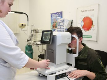 "Люксоптика" предлагает военным бесплатную проверку зрения, очки и линзы