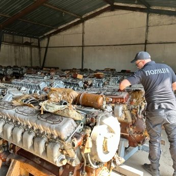В Житомирі знайшли склад з двигунами, які хотіли продати Міноборони втридорога: їх конфіскували для ЗСУ (ФОТО, ВІДЕО)