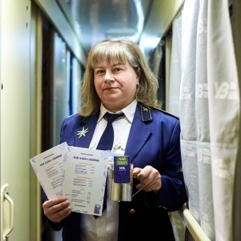 "Укрзализныця" обновила меню чая и кофе и возвращает в поезда подстаканники (ФОТО)