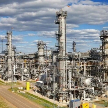 ЕС ввел санкции против единого нефтеперерабатывающего завода в Грузии из-за российской нефти