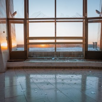 Россияне повредили зал славы Национального музея истории Украины во Второй мировой войне