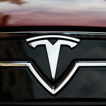 значок Tesla