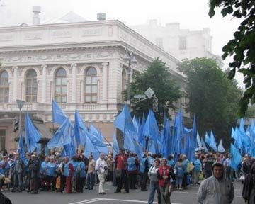Фото 2 — В городах Украины проходят митинги в поддержку украинского языка (ФОТО)