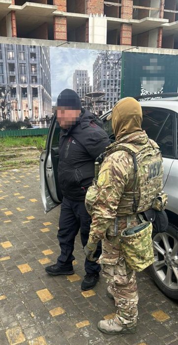 Фото 3 — Полиция и СБУ поймали таможенника на взятке за ввоз из Молдовы 4 миллиона гривен (ФОТО)