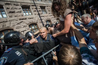 Фото 2 — Итоги 2013 года: политика деградирует, экономика стагнирует, общество бунтует