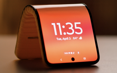 Фото 3 — Motorola показала концепцию гибкого смартфона-браслета (ФОТО)