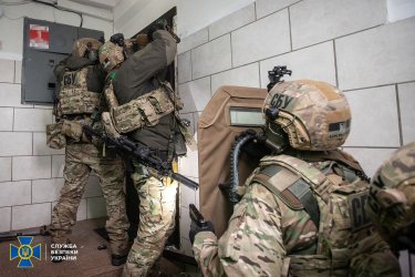 Фото 2 — СБУ обезвредила ОПГ, терроризировавшую под видом добробатов столичный бизнес, вымогая "дань" (ФОТО)