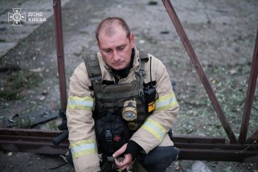 Фото 2 — Обстріл Києва: закрили станцію метро "Лук’янівська" та обмежили рух на червоній лінії (ФОТО)