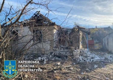 Фото 7 — Россияне ударили по автобазе в Херсоне и жилых домах в Харьковской области: какая ситуация в регионах