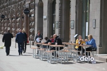 Фото 12 — Пустые летние террасы и переполненные барбершопы: как столица выходит из карантина (ФОТО)