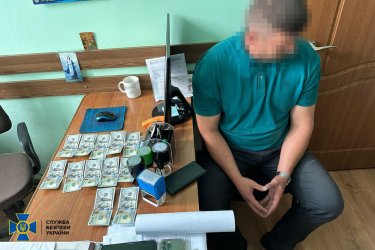 Фото 4 — "Зарабатывали" на военнообязанных: заместителю Херсонского военкома и председателю ВВК в Прикарпатье грозит до 10 лет тюрьмы