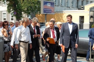 Фото 4 — Жара и хвалебные оды: Как Ющенко презентовал новую партию