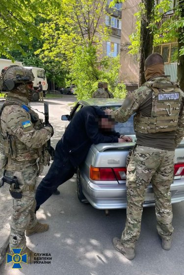 Фото 3 — В Запорожье задержали агентов РФ, которые готовили теракты против командования ВСУ и спецназовцев СБУ