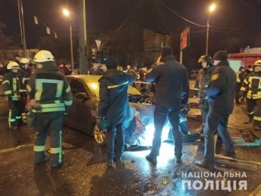 Фото 3 — В Одессе столкнулись пять машин: два человека погибли, шестеро в больнице (ФОТО)