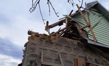Фото 4 — Россияне в очередной раз обстреляли Никопольский район: повреждено агропредприятие и дома (ФОТО)