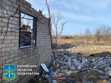 Фото 5 — Россияне ударили по автобазе в Херсоне и жилых домах в Харьковской области: какая ситуация в регионах