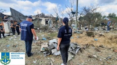 Фото 8 — Российские войска ударили по пятиэтажке в Вознесенске: 12 человек ранены (ФОТО)
