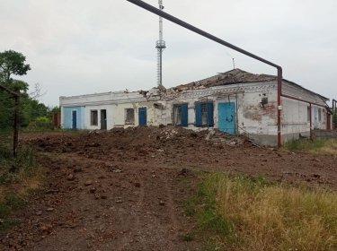 Фото 9 — В Соледаре обстрелом разрушена мэрия, в Северске под огнем оказались жилые дома, есть погибшие - ОВА