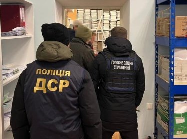 Фото 7 — Чиновники Одесского морпорта заочно продлевали документы моряков, чтобы тех не мобилизовали - полиция