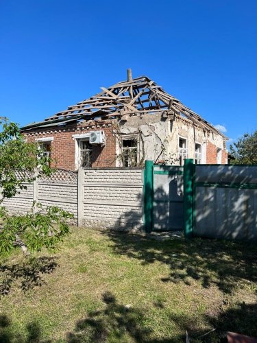 Фото 2 — Войска РФ обстреляли из "Градов" поселок Печенеги Харьковской области: не обошлось без жертв (ФОТО)