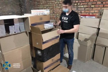 Фото 2 — СБУ перекрыла канал поставки контрафактных сигарет и алкоголя из "ДНР" (ФОТО)
