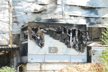 Фото 3 — Масштабный пожар возник на складах под Одессой: с огнем борются более 80 спасателей (ФОТО)