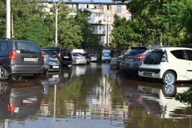 Фото 3 — Одессу накрыл мощнейший ливень, затопив основные магистрали (ФОТО, ВИДЕО)