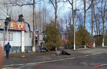 Фото 2 — В Винницкой области дотла сгорел кемпинг-отель (ФОТО)