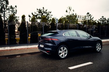 Фото 2 — Спрос есть, но не из чего выбрать: что происходит на рынке новых автомобилей во время войны