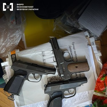 Фото 4 — Керівницю одного з банків підозрюють в ухиленні від сплати понад 100 мільйонів гривень податків (ФОТО)