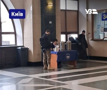 Фото 7 — Кибератака на "Укрзализныцу": когда возобновят онлайн-продажу билетов и какие очереди в кассы (ФОТО)