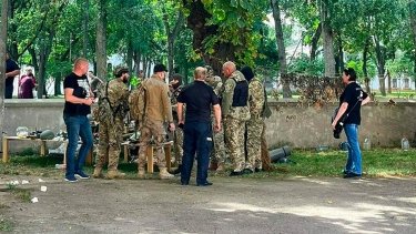 Фото 3 — В Чернигове на уличной выставке боеприпасов сработал гранатомет: ранены четверо детей и четверо взрослых