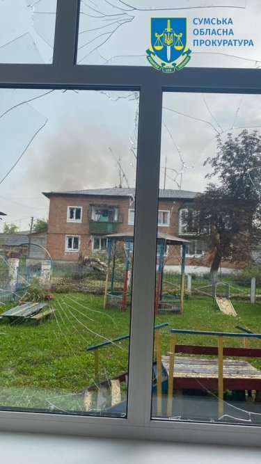Фото 8 — Россия обстреляла приграничный город в Сумской области: четверо раненых, повреждены десятки объектов (ФОТО)