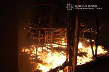Фото 2 — Росіяни вдарили по "Епіцентру" в Запоріжжі (ФОТО)
