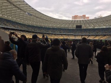 Фото 9 — Как Порошенко ждал Зеленского на НСК "Олимпийский" (РЕПОРТАЖ)