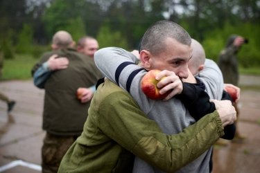 Фото 7 — Україна та Росія почали обмін полоненими "1000 на 1000": додому повернулися 205 військових