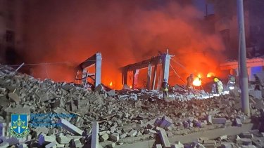 Фото 9 — Войска РФ нанесли удар по Днепру, попав во многоэтажку и здание СБУ: есть пострадавшие (ФОТО, ВИДЕО)