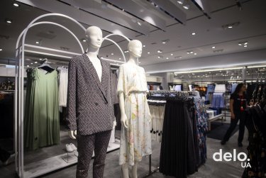 Фото 39 — Первый пошел: как флагманский магазин H&M в Lavina Mall открывали — фото