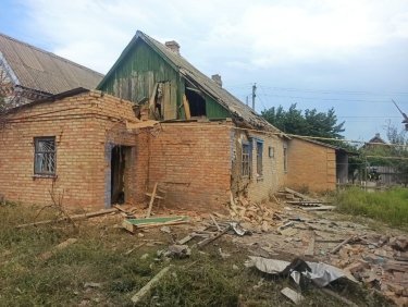 Фото 5 — Российская армия снова обстреляла из "Градов" жилые кварталы Никополя (ФОТО)