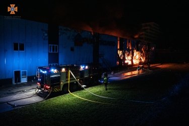 Фото 26 — В Тернополе сгорел завод по производству пенопласта (ФОТО, ВИДЕО)