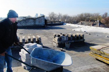 Фото 11 — "Наш Дом Волноваха": как удается ремонтировать дома в городе рядом с линией фронта