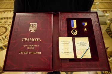 Фото 2 — Зеленський "подарував" Джемілєву на ювілей звання Героя України (ФОТО)