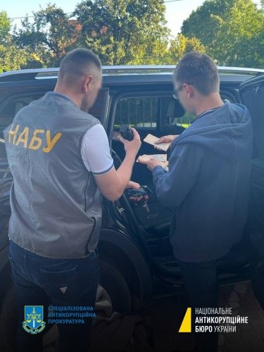 Фото 4 — НАБУ задержало главу Тернопольского облсовета и заместителей главы ОВА при получении взятки (ФОТО)