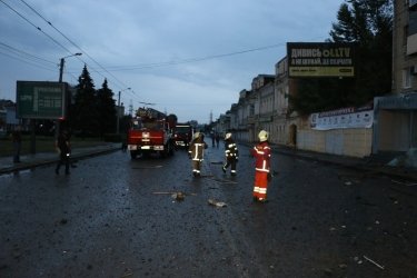 Фото 8 — Армия РФ частично разрушила шестиэтажку в центре Харькова