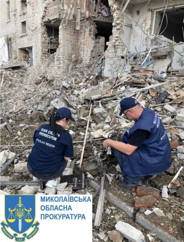 Фото 5 — Российские войска ударили по пятиэтажке в Вознесенске: 12 человек ранены (ФОТО)