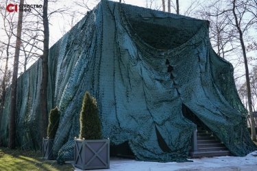 Фото 2 — Люксовий вагон, склянки з російським гербом та золотий унітаз. У Пущі-Водиці знайдено "золотий вагон" Віктора Медведчука (ФОТО, ВІДЕО)