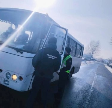 Фото 6 — На Прикарпатье ужесточили карантин по Covid-19, полиция установила 16 постов на дорогах