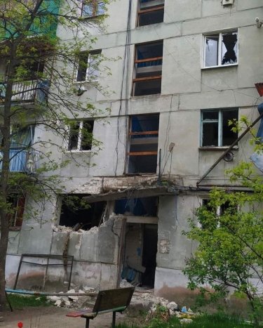 Фото 2 — Армия РФ круглосуточно штурмует Северодонецк — горят дома и склады