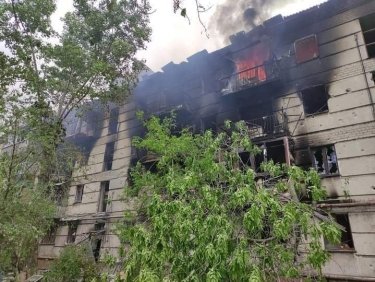 Фото 8 — На Луганщині росіяни зруйнували понад 60 будинків, горять цілі вулиці, — Гайдай