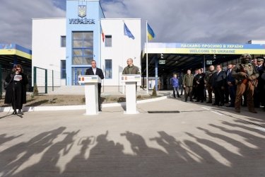 Фото 6 — Вперше з 1998 року: почав працювати збудований з нуля пункт пропуску на кордоні з Румунією